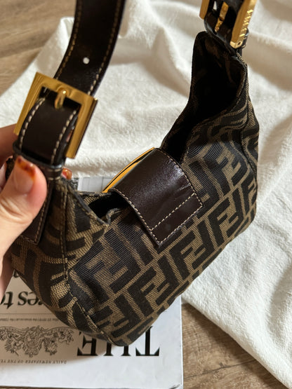 Vintage Fendi 金扣小牛角