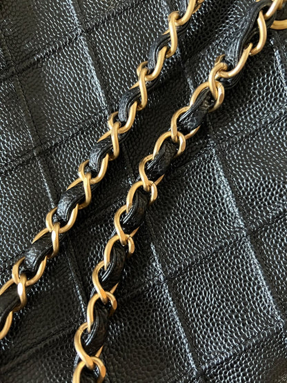 Vintage Chanel caviar calfskin tote