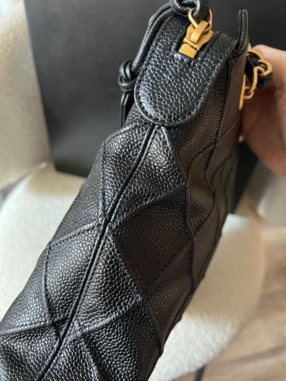 Vintage Chanel caviar calfskin tote