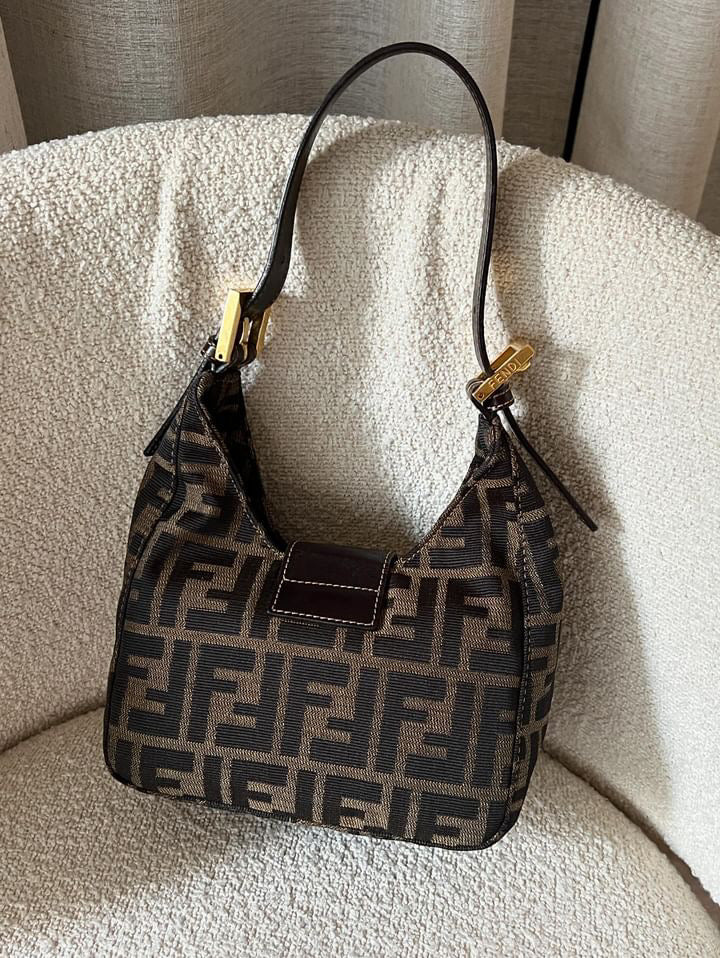 Vintage Fendi zucca 金扣小牛角包