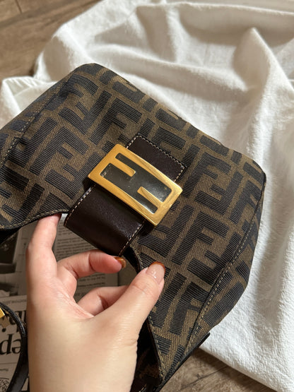 Vintage Fendi 金扣小牛角