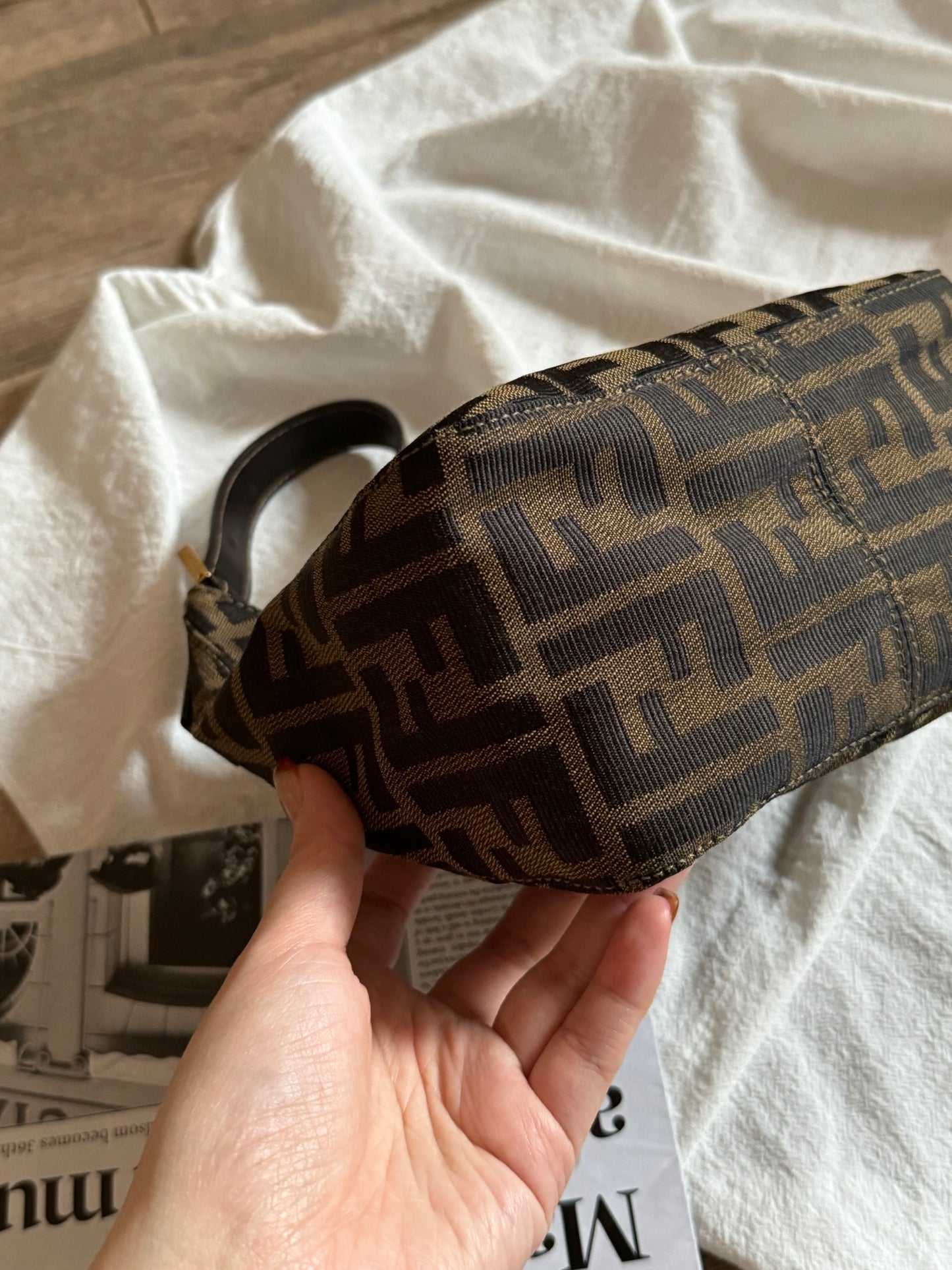 Vintage Fendi 金扣小牛角