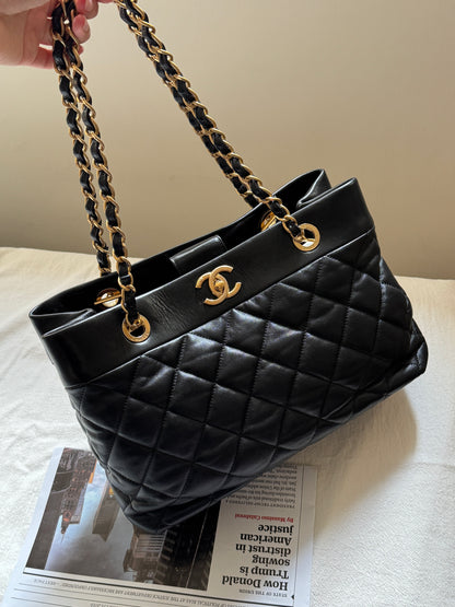 Vintage Chanel calfskin tote bag💫