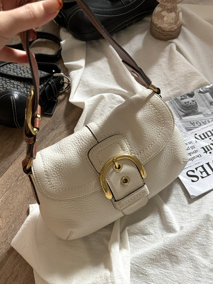 Vintage Coach 奶白碗豆包🍼