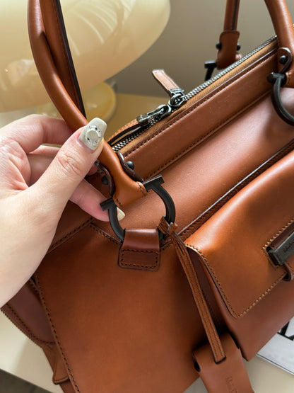 Vintage Salvatore Ferragamo木扣shoulder bag🪵