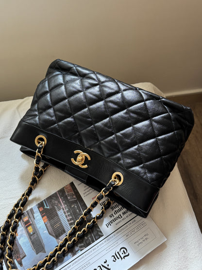 Vintage Chanel calfskin tote bag💫