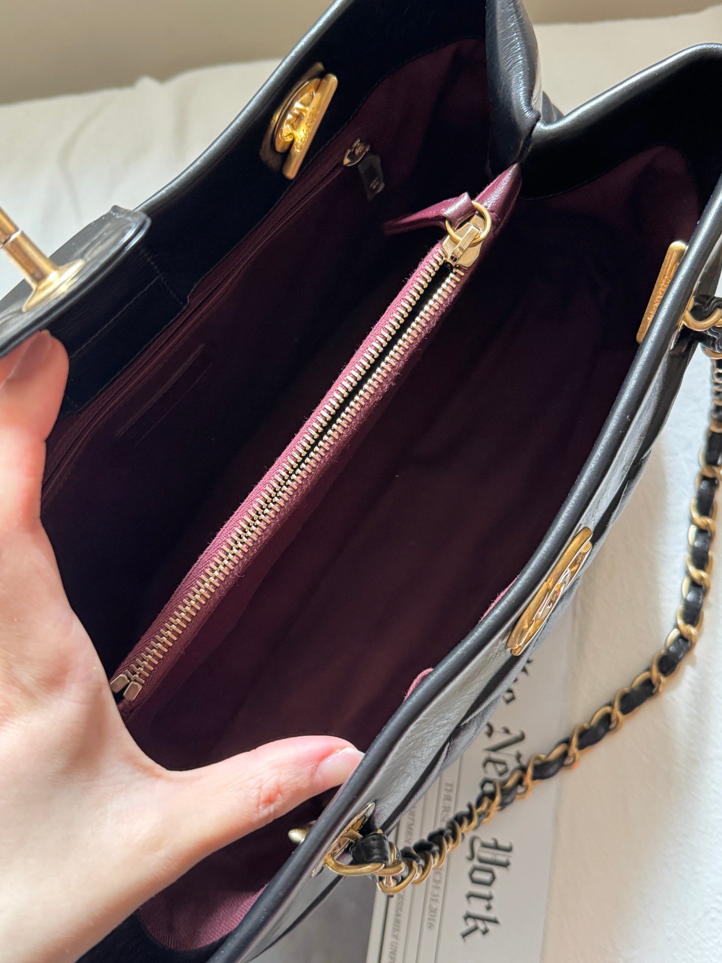 Vintage Chanel calfskin tote bag💫