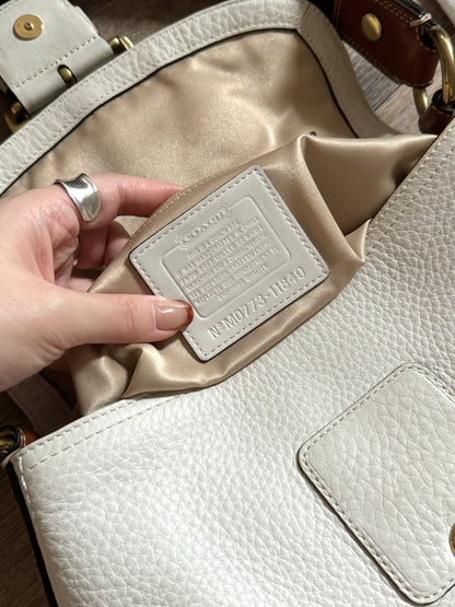 Vintage Coach 奶白碗豆包🍼