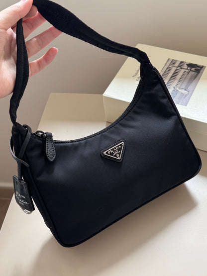 Pre-owned Prada re-edition nylon hobo🕶️