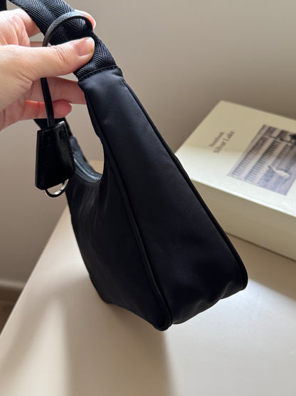 Pre-owned Prada re-edition nylon hobo🕶️