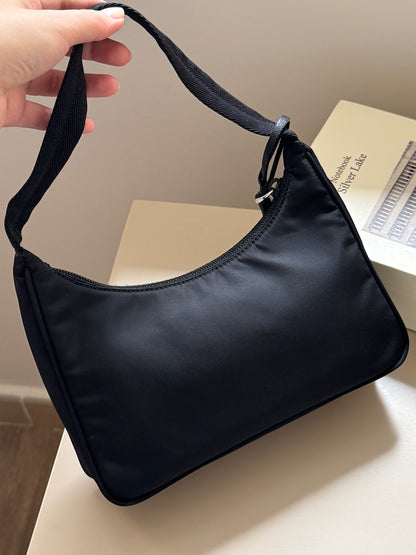 Pre-owned Prada re-edition nylon hobo🕶️