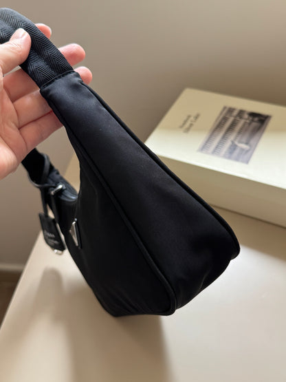 Pre-owned Prada re-edition nylon hobo🕶️