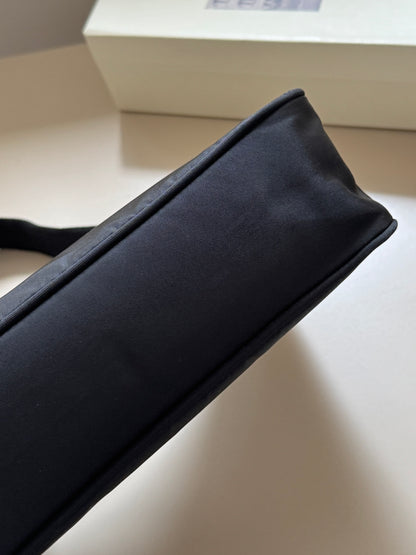 Pre-owned Prada re-edition nylon hobo🕶️