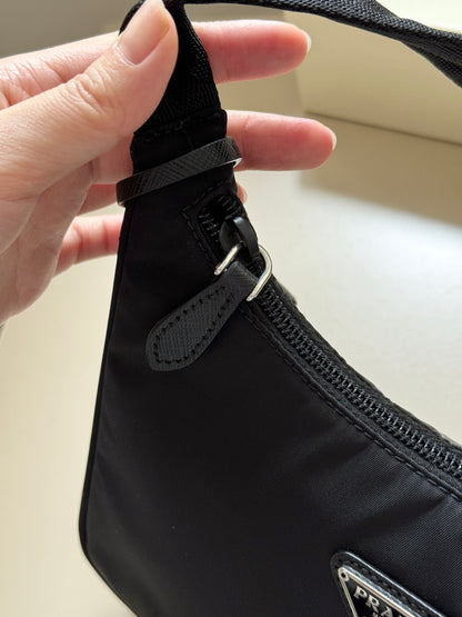 Pre-owned Prada re-edition nylon hobo🕶️