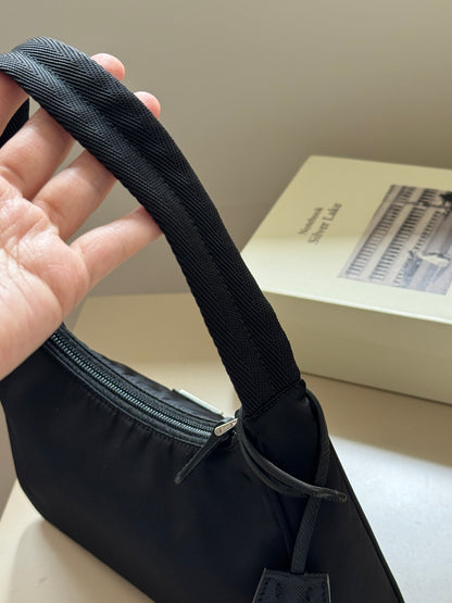 Pre-owned Prada re-edition nylon hobo🕶️