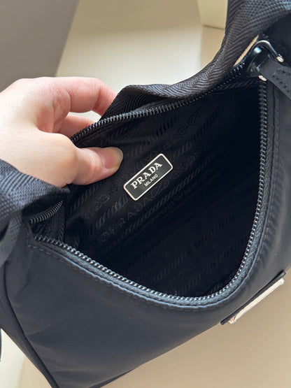 Pre-owned Prada re-edition nylon hobo🕶️