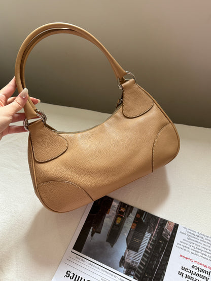Vintage Prada beige leather hobo bag🌙