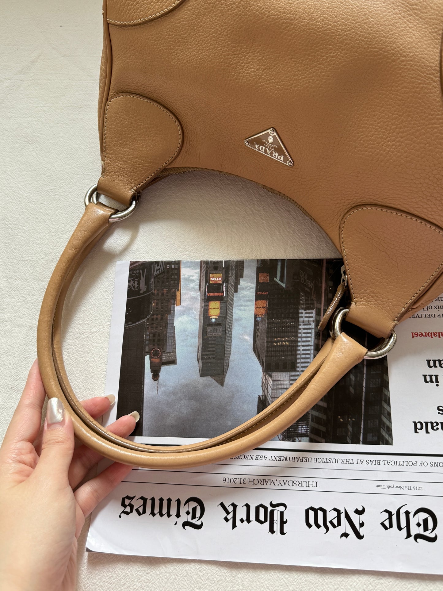 Vintage Prada beige leather hobo bag🌙