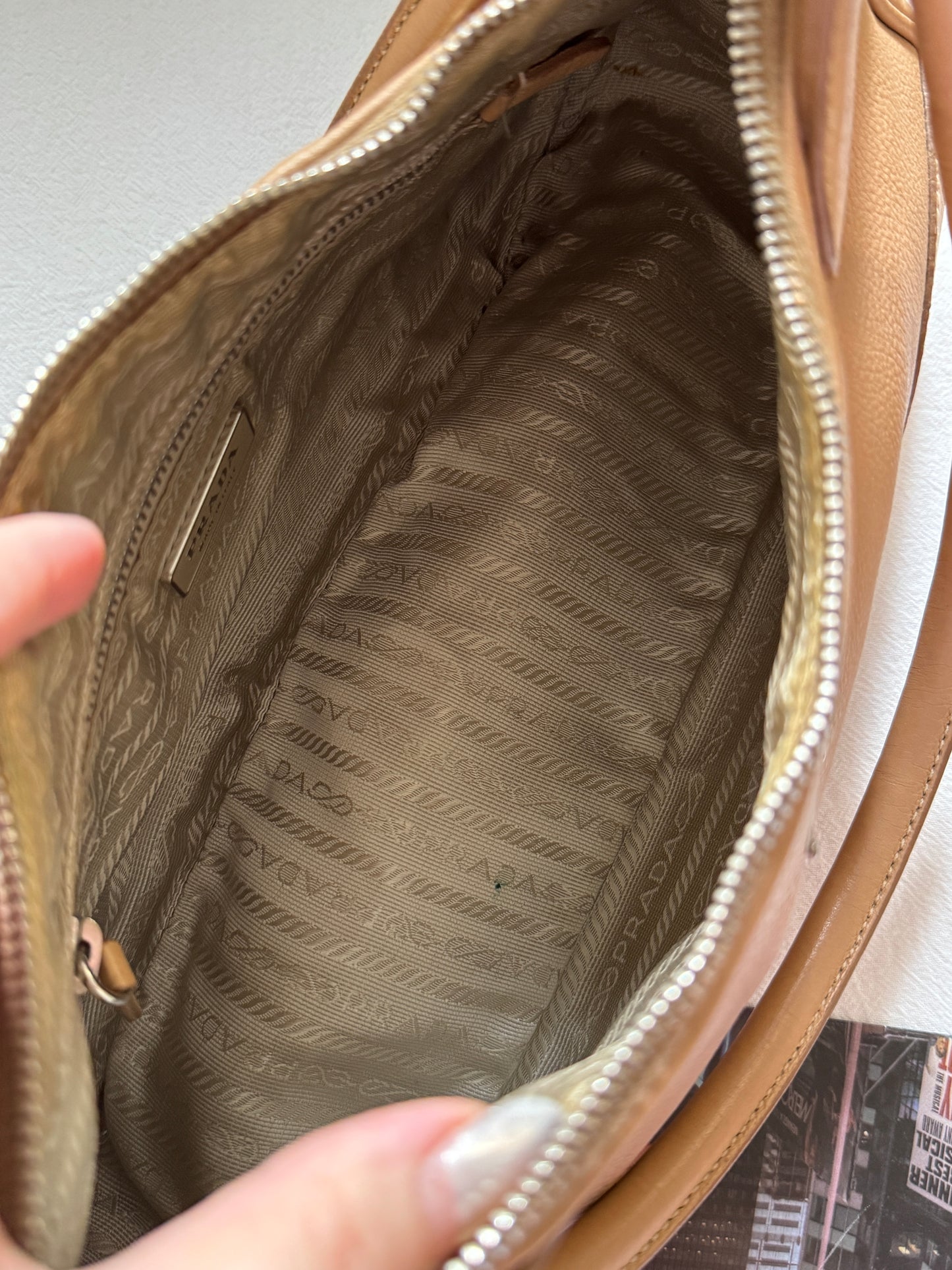 Vintage Prada beige leather hobo bag🌙