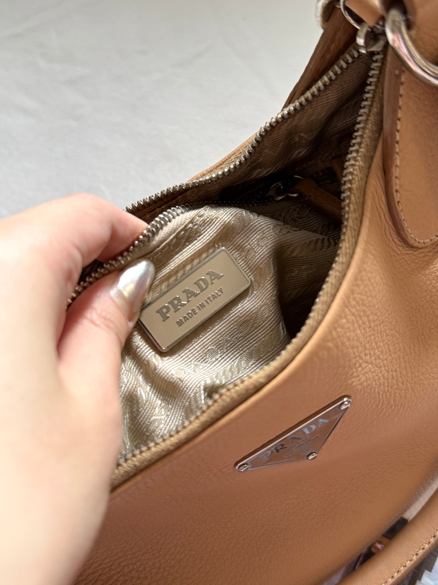 Vintage Prada beige leather hobo bag🌙