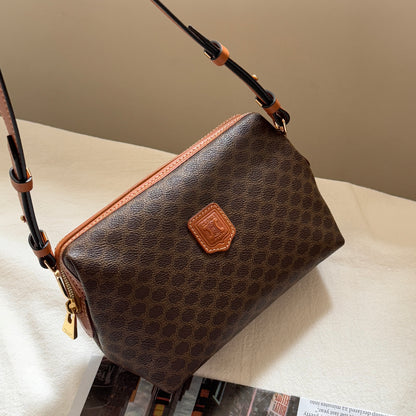 Vintage Celine macadam pouch☁️