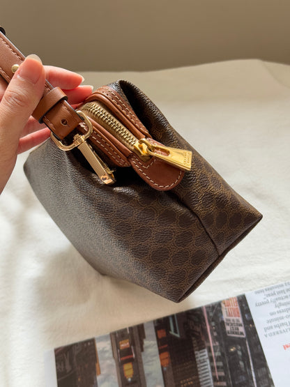 Vintage Celine macadam pouch☁️