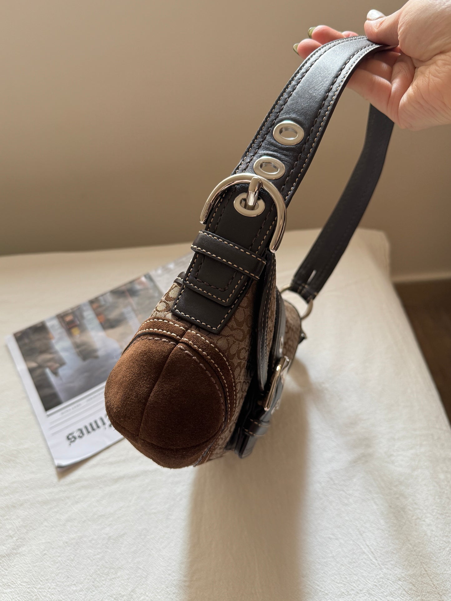 Vintage Coach老花麂皮碗豆包