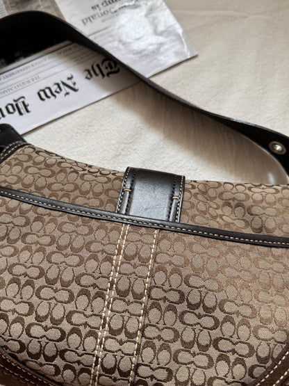 Vintage Coach老花麂皮碗豆包