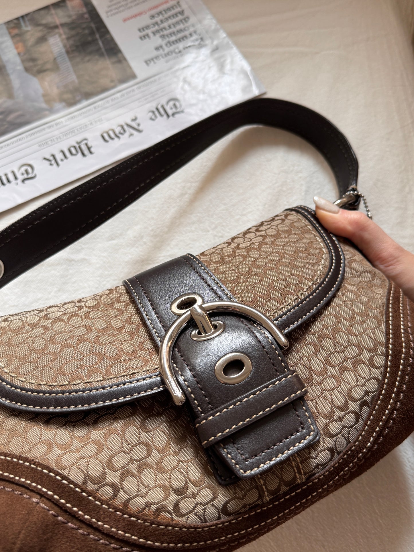 Vintage Coach老花麂皮碗豆包