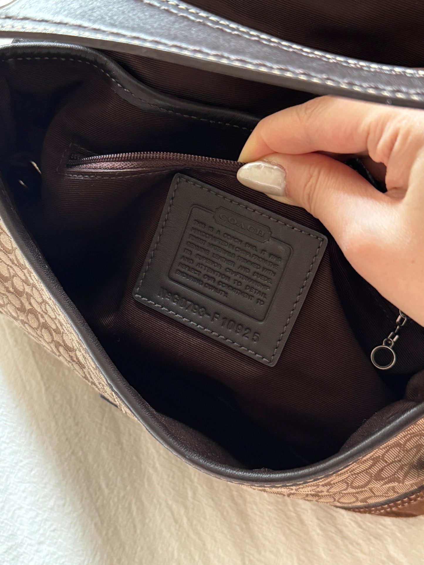 Vintage Coach老花麂皮碗豆包