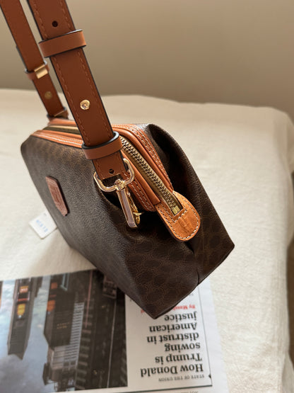 Vintage Celine macadam pouch🧸