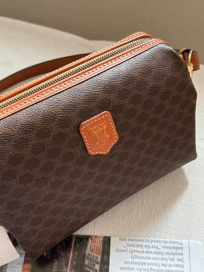 Vintage Celine macadam pouch🧸