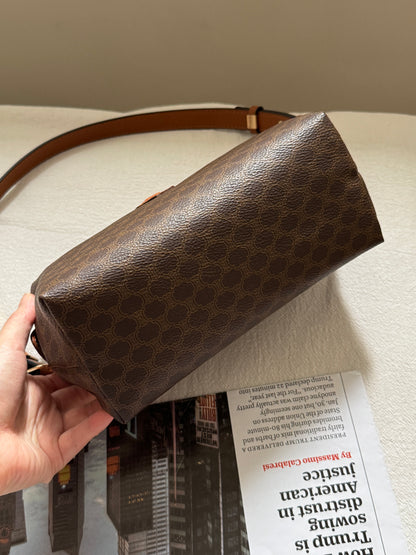Vintage Celine macadam pouch🧸