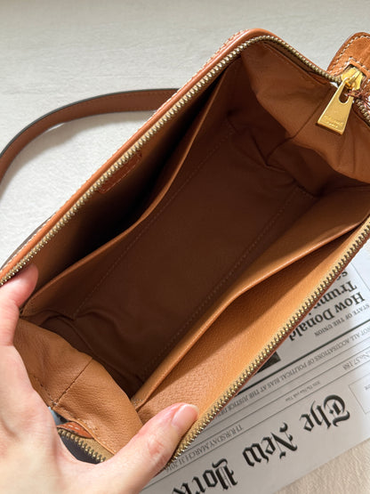 Vintage Celine macadam pouch🧸
