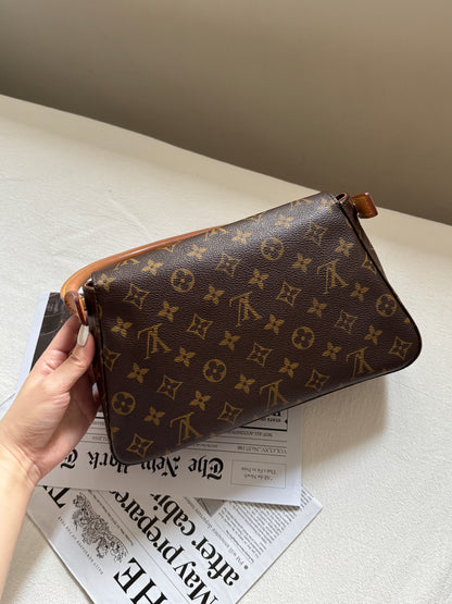 Vintage Louis Vuitton monogram looping bag🤎
