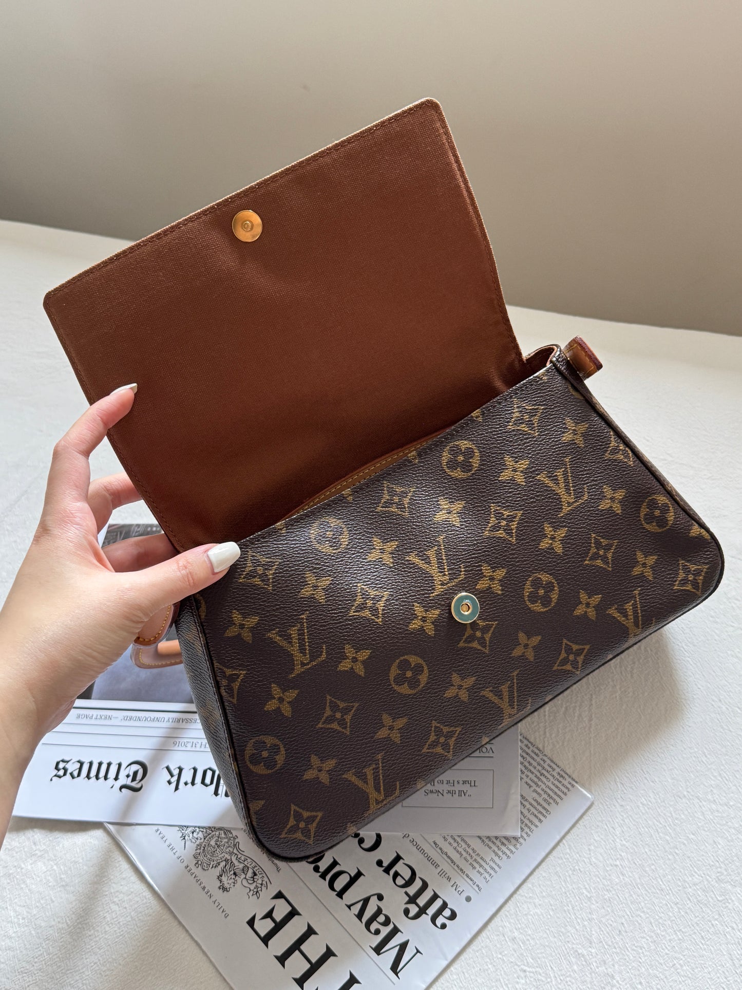 Vintage Louis Vuitton monogram looping bag🤎