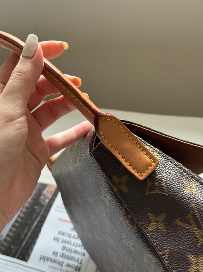 Vintage Louis Vuitton monogram looping bag🤎