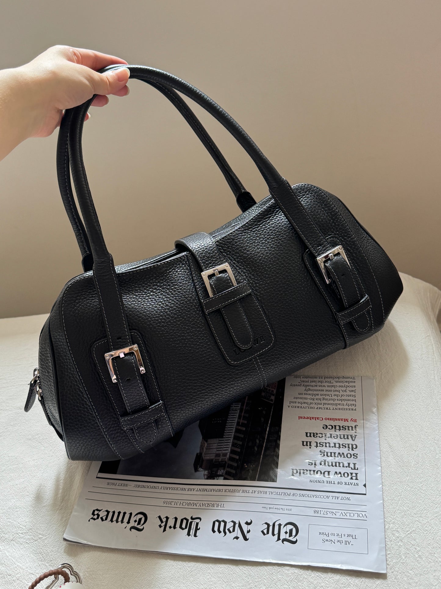 Vintage Loewe leather ufo baguette🥖