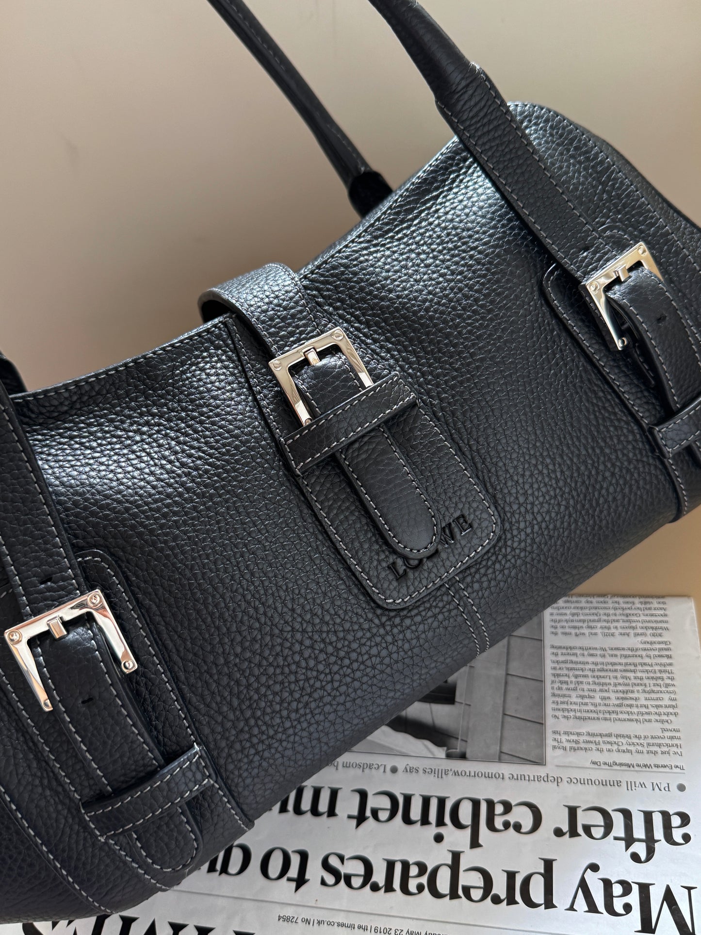 Vintage Loewe leather ufo baguette🥖