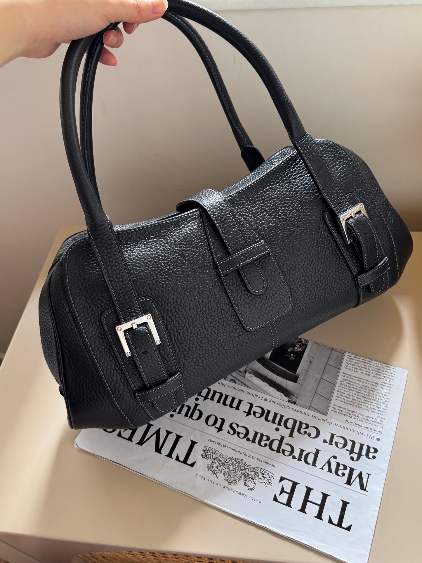 Vintage Loewe leather ufo baguette🥖
