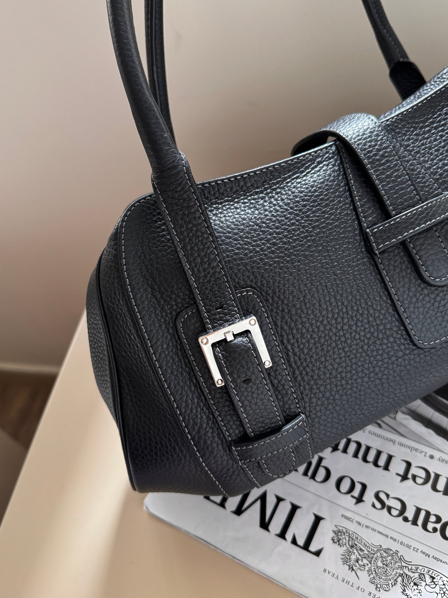 Vintage Loewe leather ufo baguette🥖
