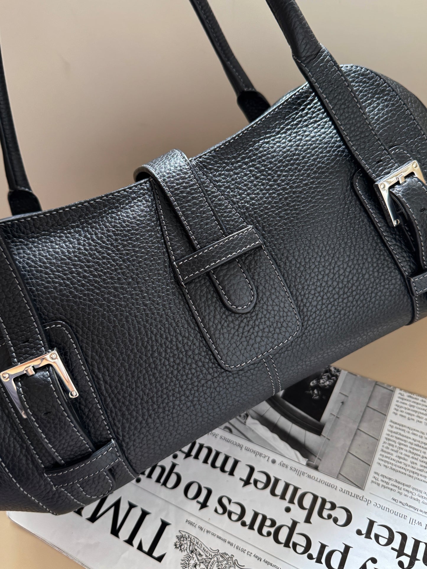 Vintage Loewe leather ufo baguette🥖
