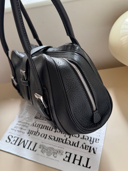 Vintage Loewe leather ufo baguette🥖