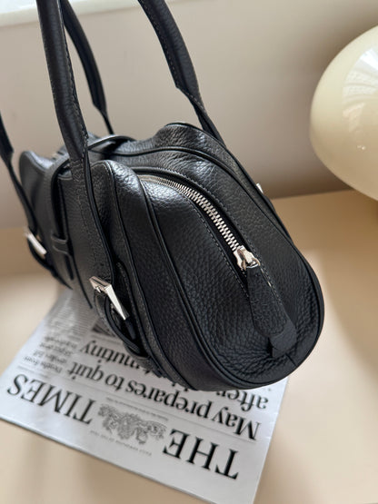 Vintage Loewe leather ufo baguette🥖