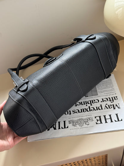 Vintage Loewe leather ufo baguette🥖