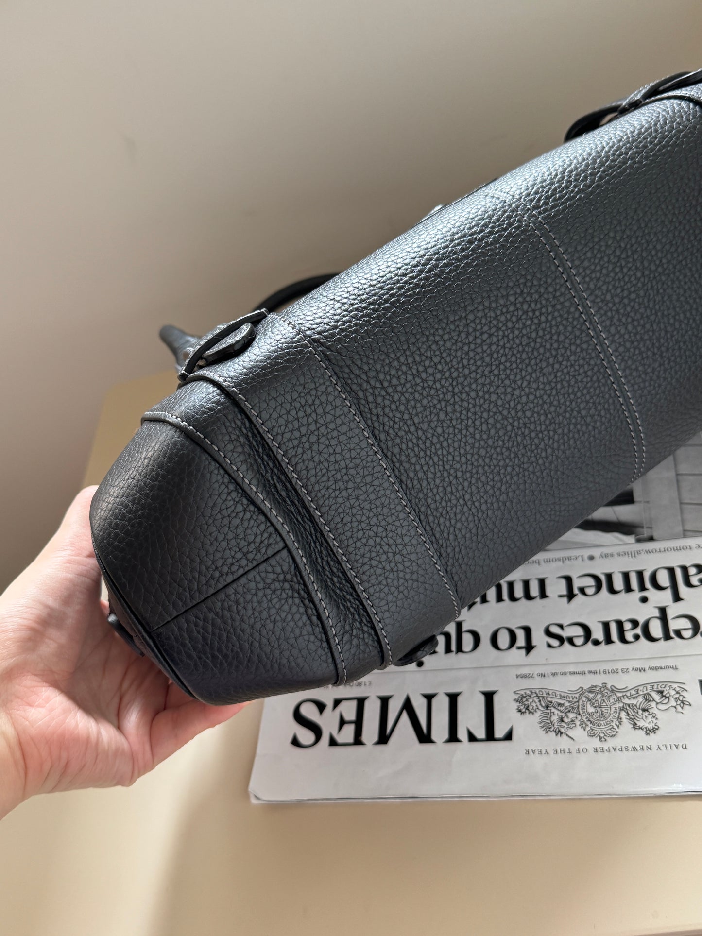 Vintage Loewe leather ufo baguette🥖