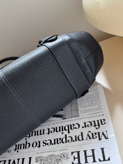Vintage Loewe leather ufo baguette🥖