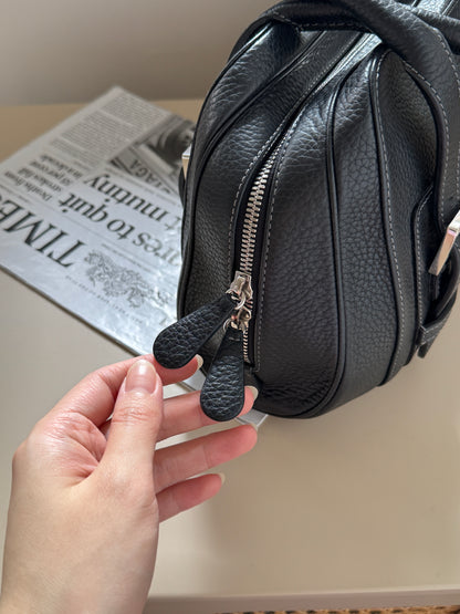 Vintage Loewe leather ufo baguette🥖