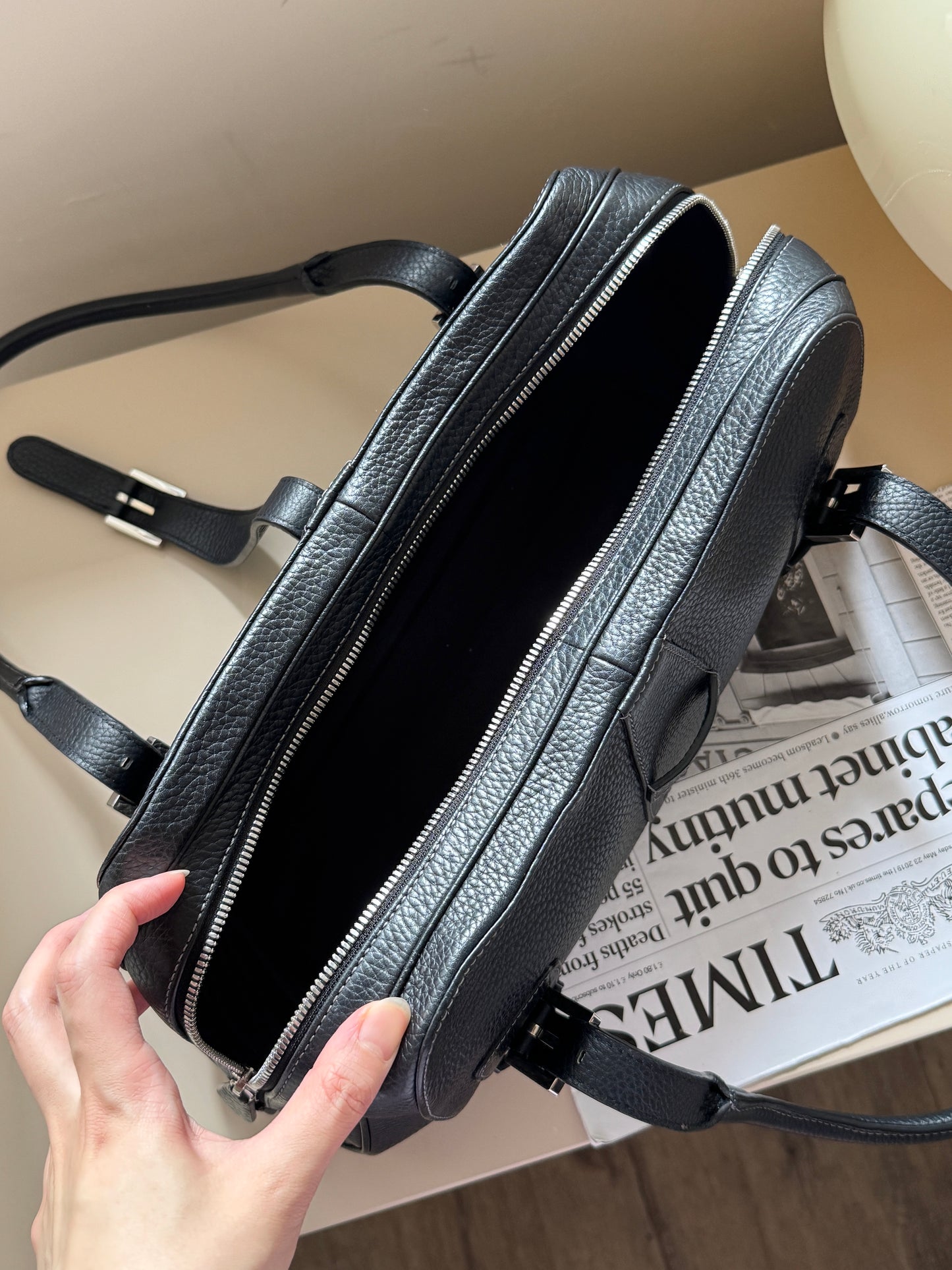 Vintage Loewe leather ufo baguette🥖