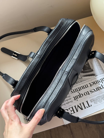 Vintage Loewe leather ufo baguette🥖